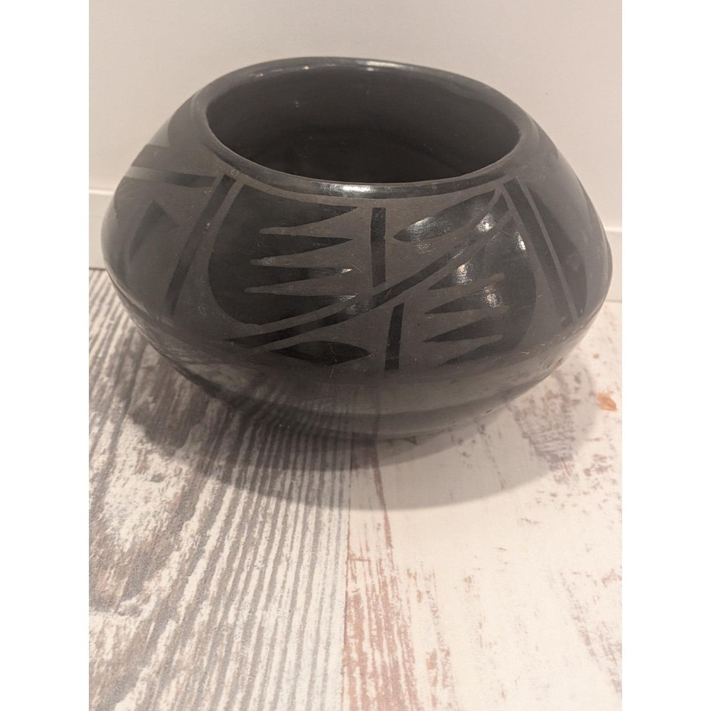 Vintage Indian Capitol Gallup Pueblo Black On Black Pottery Bowl 5 Inch